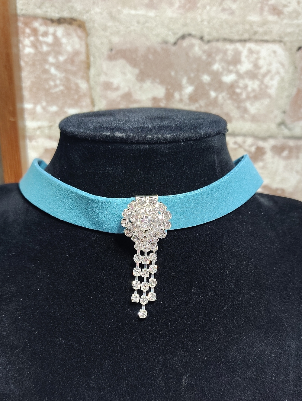 📿 Faux Suede Choker with Crystal Tassel Pendant 13" To 15" - Picture 2 of 7
